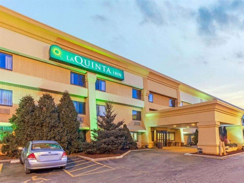 La Quinta Inn By Wyndham Milwaukee Airport / Оук Крийк Екстериор снимка