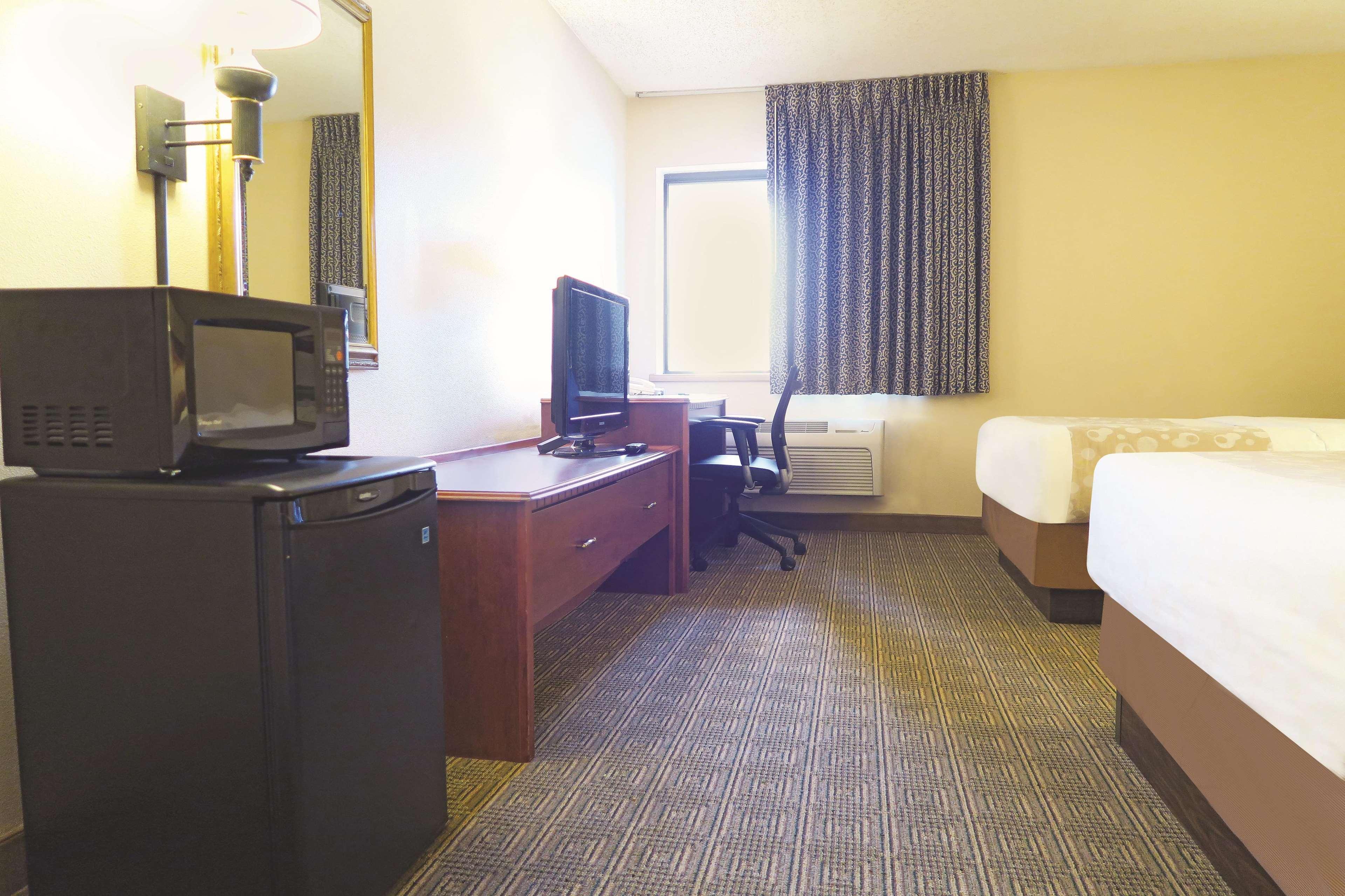 La Quinta Inn By Wyndham Milwaukee Airport / Оук Крийк Екстериор снимка