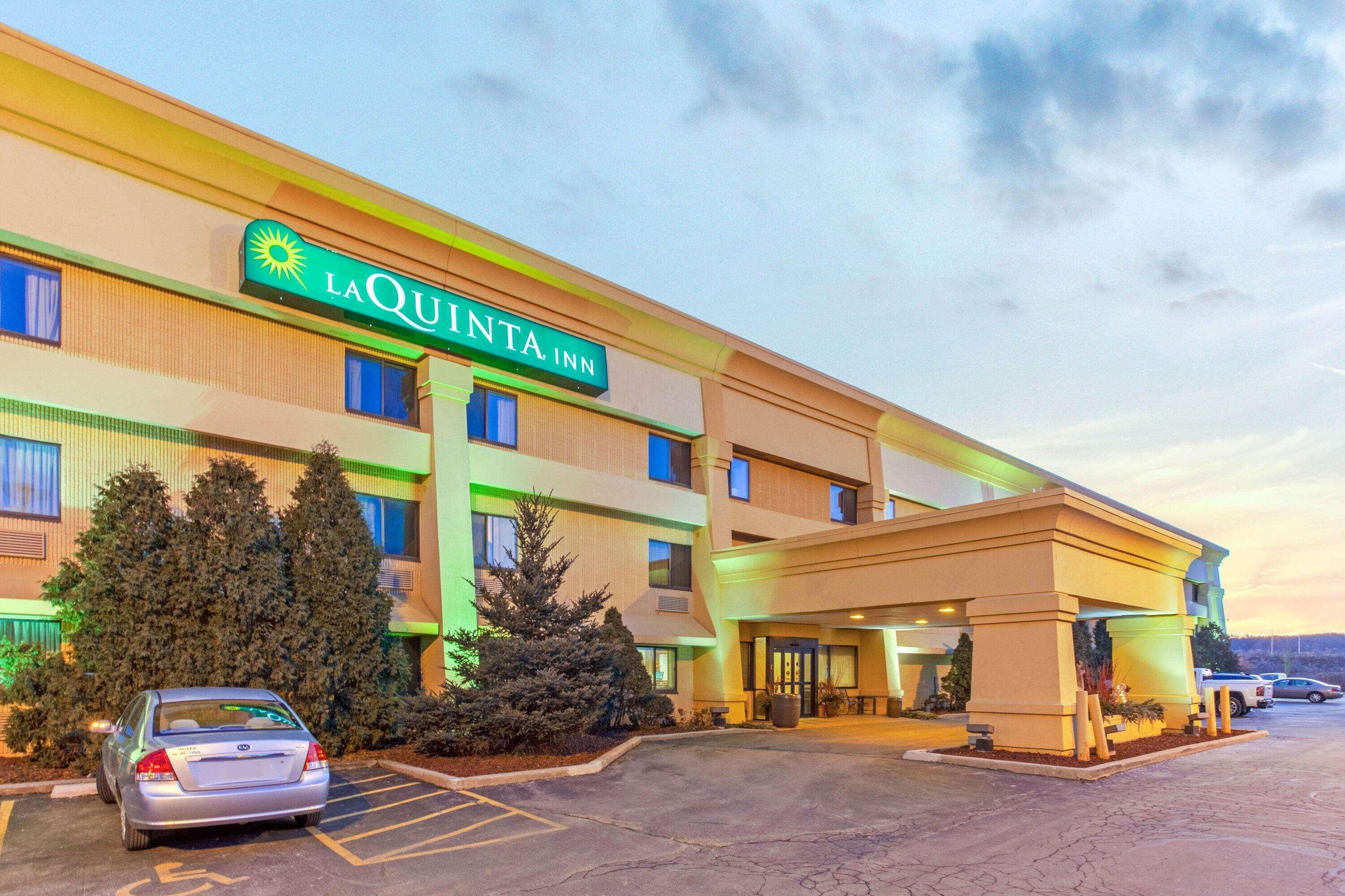 La Quinta Inn By Wyndham Milwaukee Airport / Оук Крийк Екстериор снимка