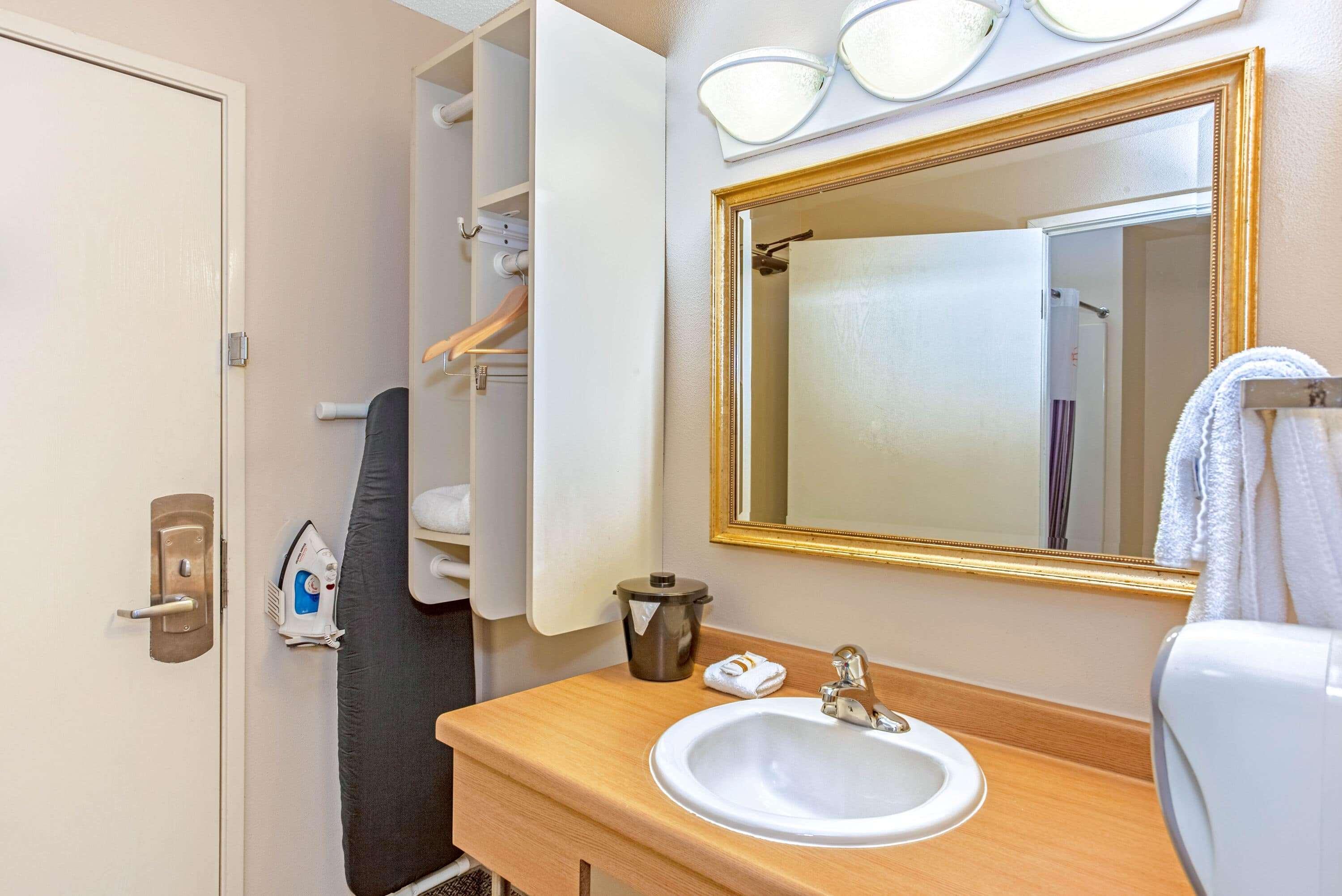 La Quinta Inn By Wyndham Milwaukee Airport / Оук Крийк Екстериор снимка