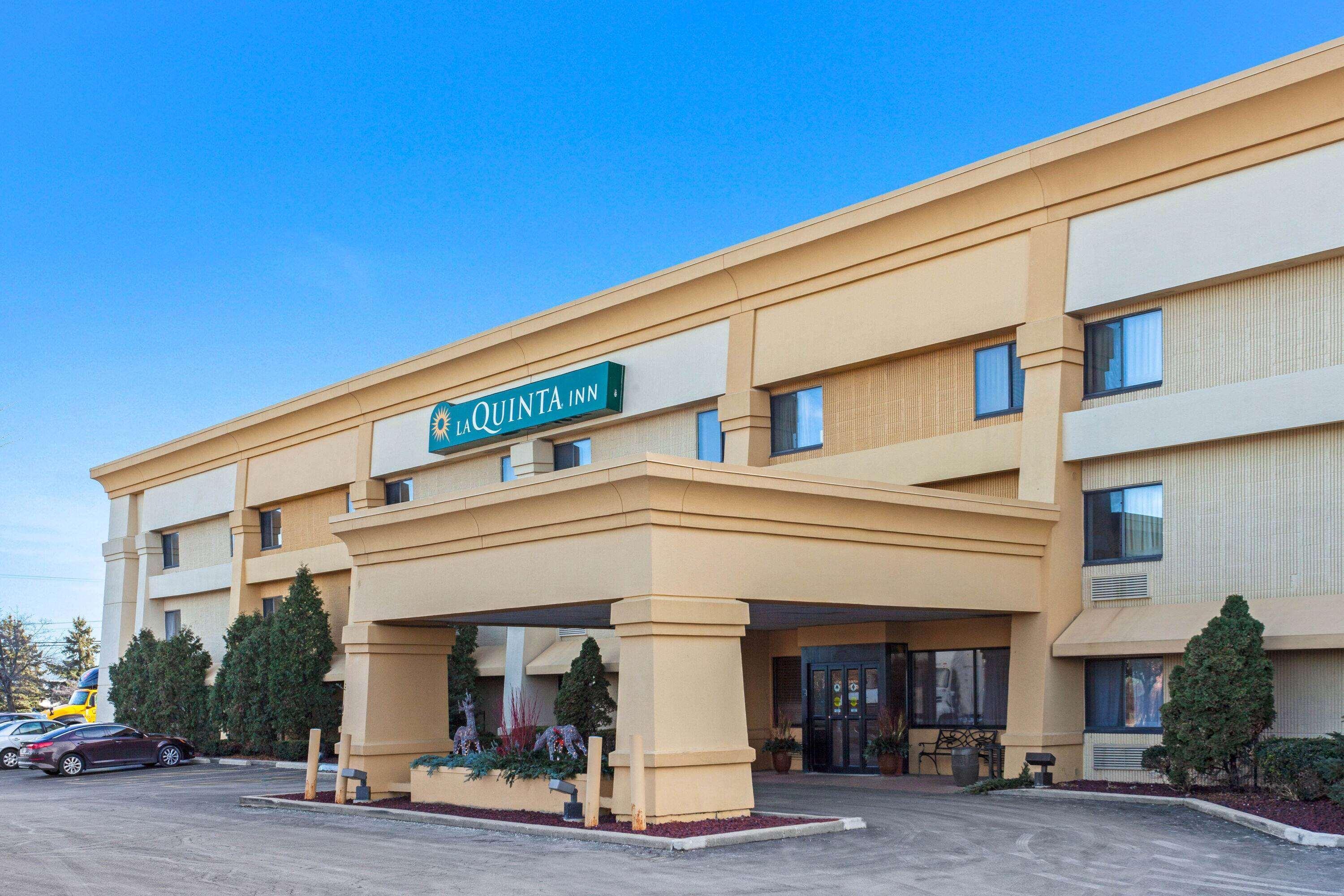 La Quinta Inn By Wyndham Milwaukee Airport / Оук Крийк Екстериор снимка