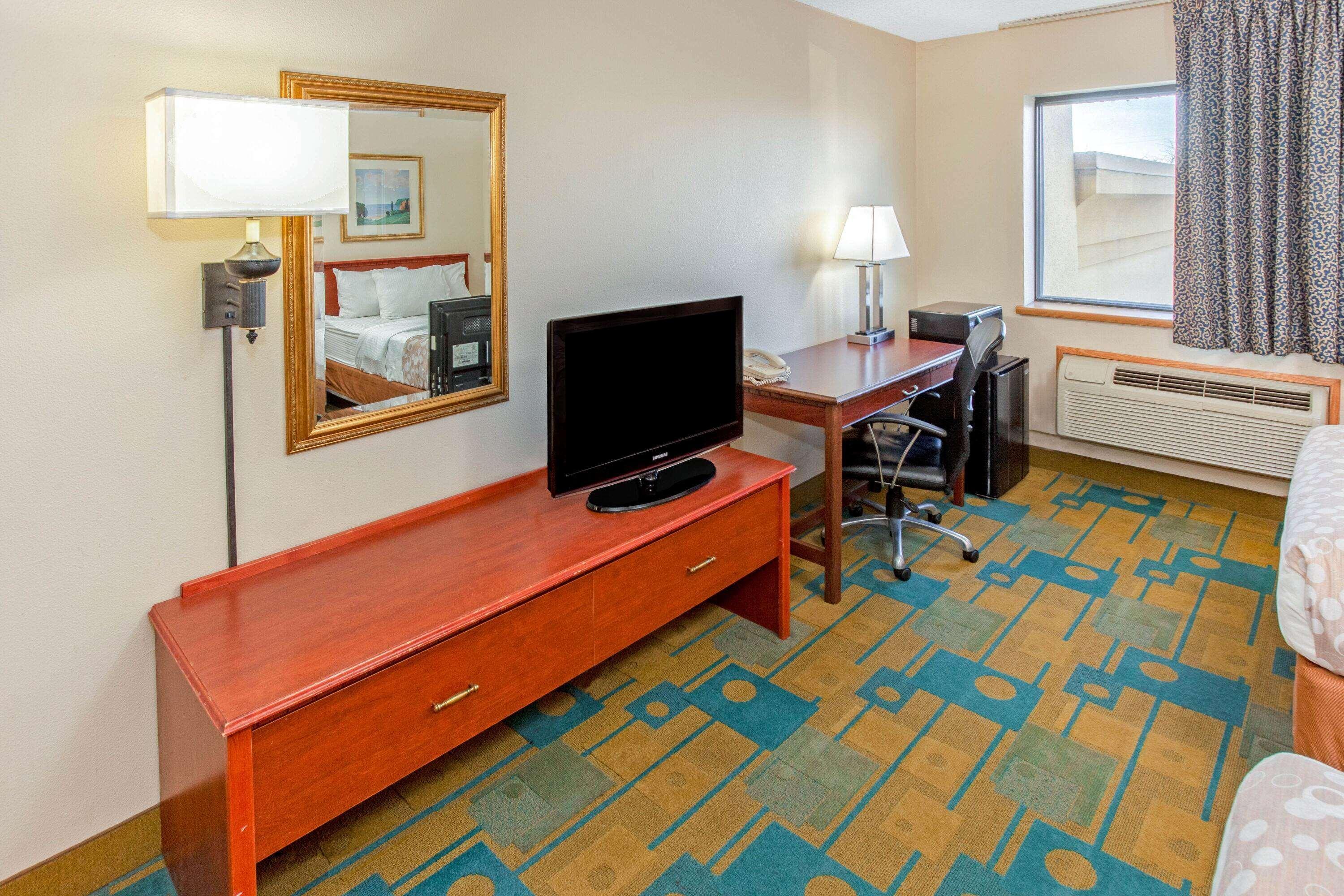 La Quinta Inn By Wyndham Milwaukee Airport / Оук Крийк Екстериор снимка