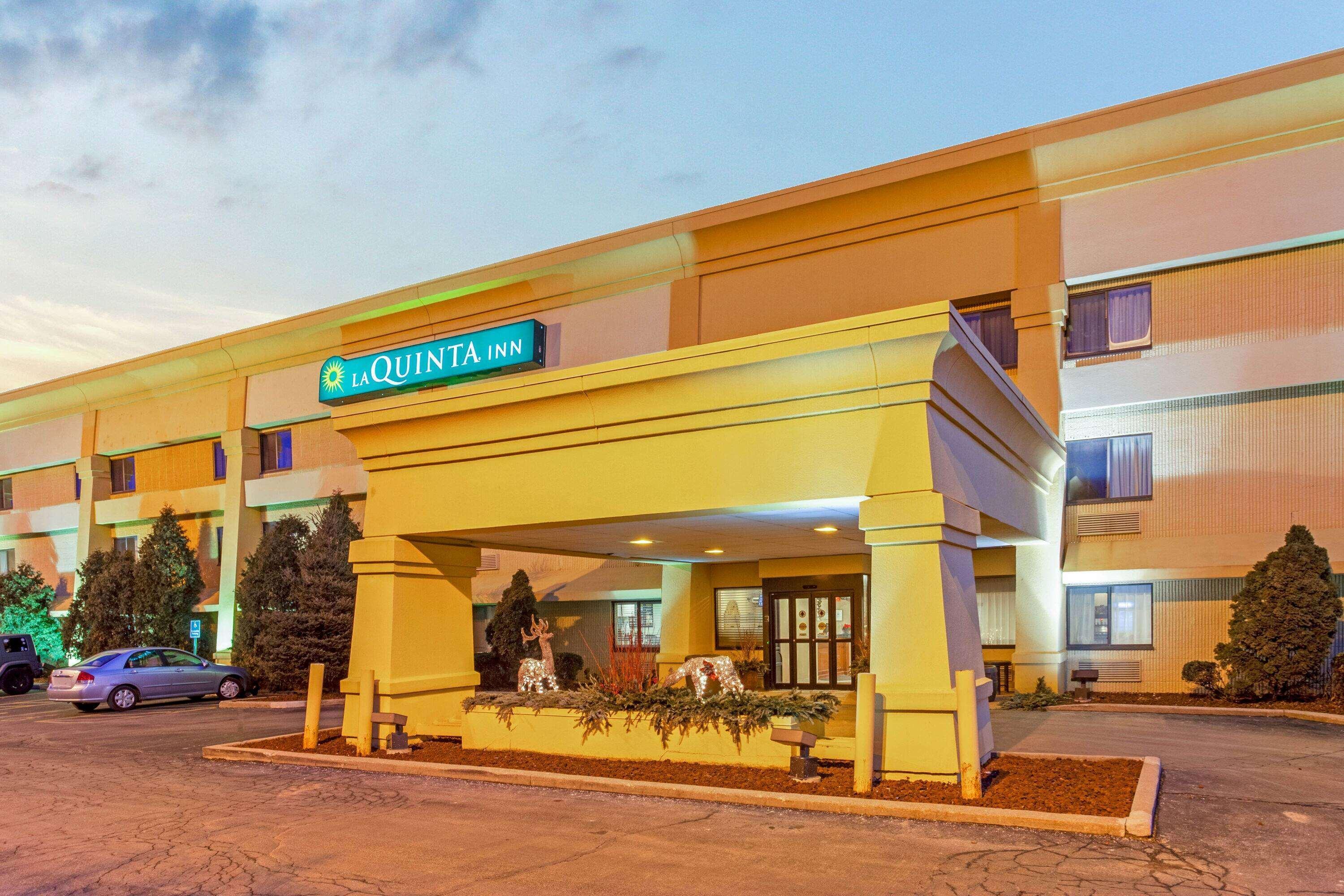 La Quinta Inn By Wyndham Milwaukee Airport / Оук Крийк Екстериор снимка