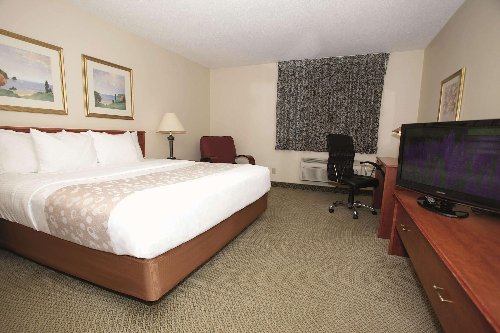 La Quinta Inn By Wyndham Milwaukee Airport / Оук Крийк Екстериор снимка